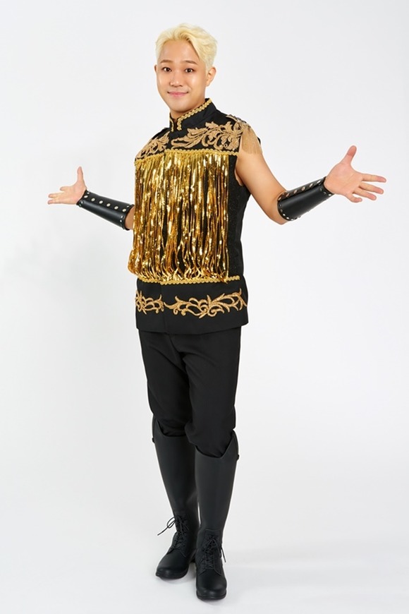 지니고는 걸출한 드럼 실력과 가창력을 갖췄다. 여기에 넘치는 흥과 끼는 지니고를 더욱 돋보이게 만든다. /비밀결사단 제공