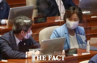 [TF포토] 대화하는 이인영-추미애