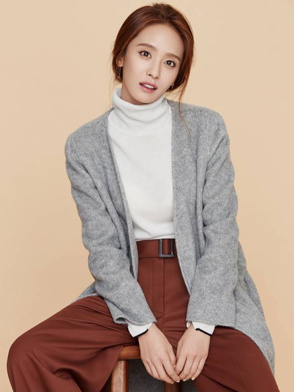 박정아가 9일 인연엔터테인먼트와 전속계약을 체결해 활발한 활동을 이어간다고 밝혔다. /인연엔터테인먼트 제공