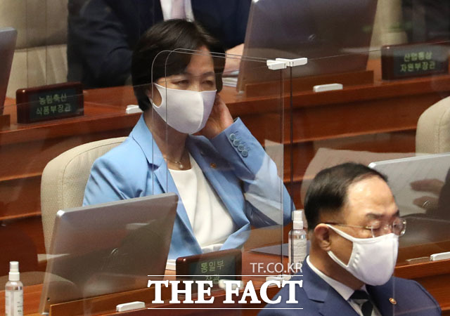 추미애 법무부 장관 아들 서모씨 측이 군 부대 배치 관련 청탁을 받았다고 제보한 주한 미8군 한국군지원단장과 이를 보도한 언론사를 고발하겠다고 9일 밝혔다./더팩트 DB