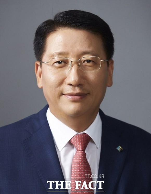 양춘근 IBK연금보험 대표가 9일 창립 10주년을 맞아 IBK연금보험이 최고의 기업으로 성장해 가기 위한 뜨거운 도전에 적극 동참해 달라고 밝혔다. /IBK연금보험 제공