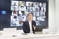  윤종원 기업은행장, 신입행원과 '언택트' 소통