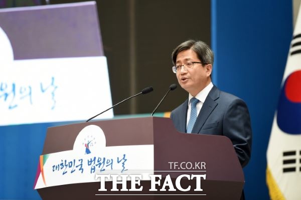 김명수 대법원장이 지난해 9월10일 대법원 2층 중앙홀에서 열린 ‘대한민국 법원의 날’ 기념식에서 기념사를 하고 있다./ 대법원 제공