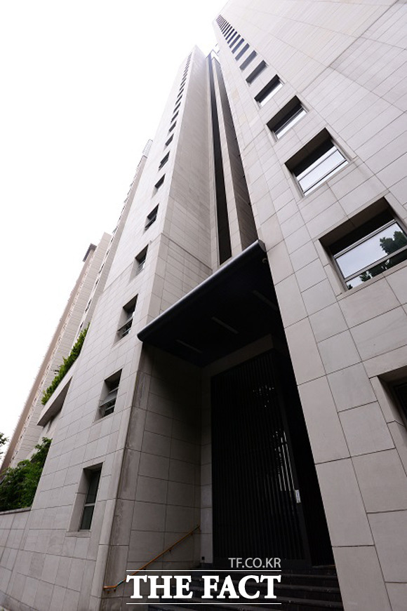 서울에서 가장 비싼 아파트의 월세는 1500만 원 수준인 것으로 나타났다. 사진은 강남구 청담동 130-6 소재 마크힐스이스트윙 /더팩트 DB