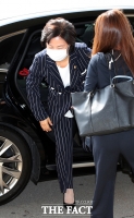 [TF포토] 법무부로 출근하는 추미애