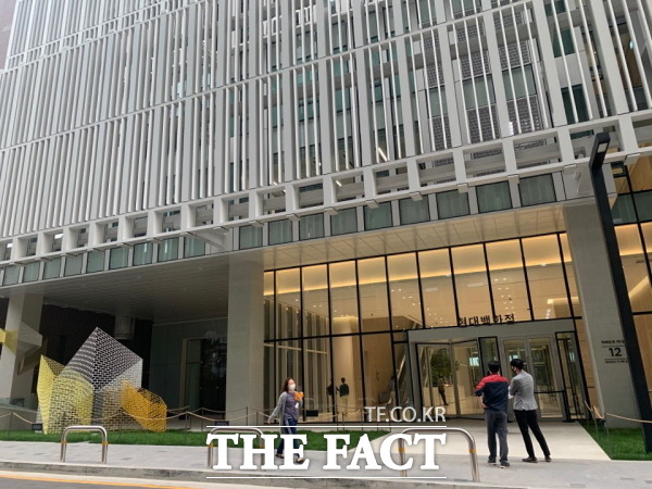 현대백화점그룹이 추석 명절을 앞두고 중소 협력사들의 자금 운영에 도움을 주기 위해 결제 대금을 조기 지급하기로 결정했다고 14일 밝혔다. /더팩트 DB