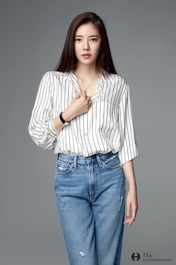 손담비가 새로운 소속사와 함께 활동 2막을 연다. 그와 전속계약을 체결한 에이치앤드엔터테인먼트는 그가 자신만의 매력을 아낌없이 쏟아낼 수 있도록 전폭 지원하겠다고 전했다. /에이치앤드엔터테인먼트 제공