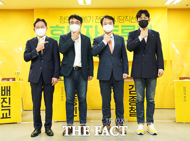 포즈 취하는 배진교, 김종민, 김종철, 박창진 후보(왼쪽부터)