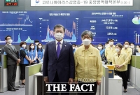  문 대통령 임명장 후유증?…'K방역 리더' 정은경의 수난