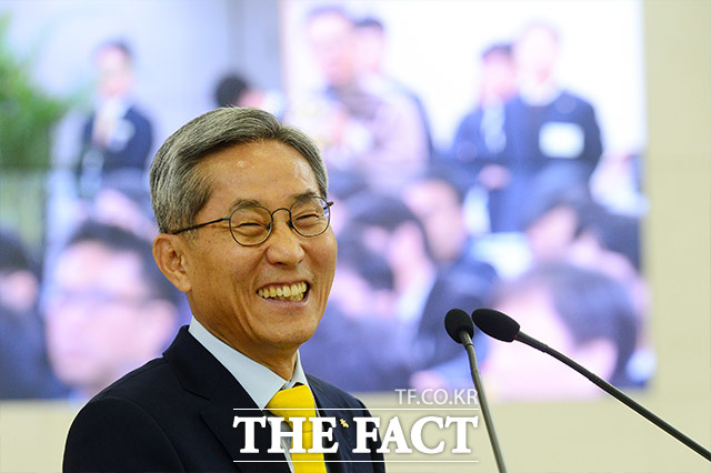 KB금융지주 회장후보추천위원회는 16일 오전 회의를 개최하고 윤종규 회장을 차기 회장 최종 후보자로 선정했다고 밝혔다. /더팩트DB