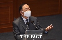 [TF포토] 답변하는 홍남기 부총리