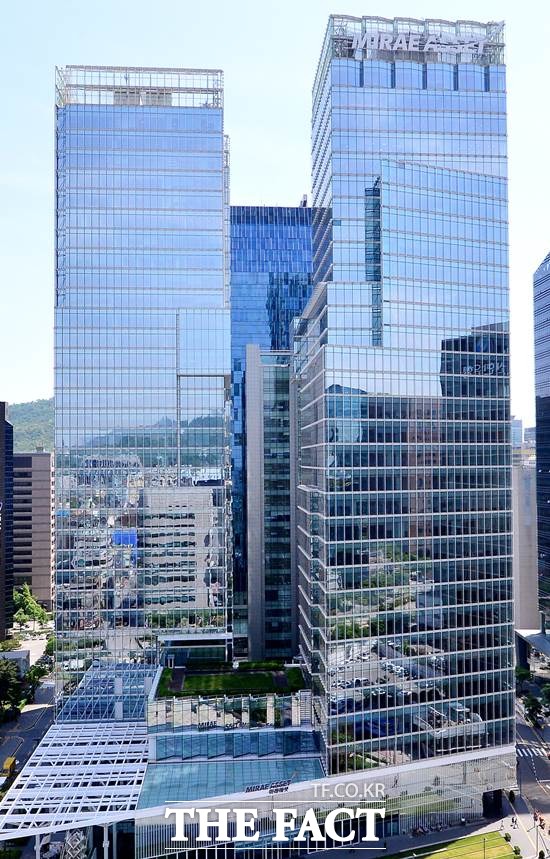 미래에셋생명은 지난해 10월과 올해 5월 출시한 미니암보험 시리즈가 신계약 4000건을 돌파했다고 17일 밝혔다. /더팩트 DB