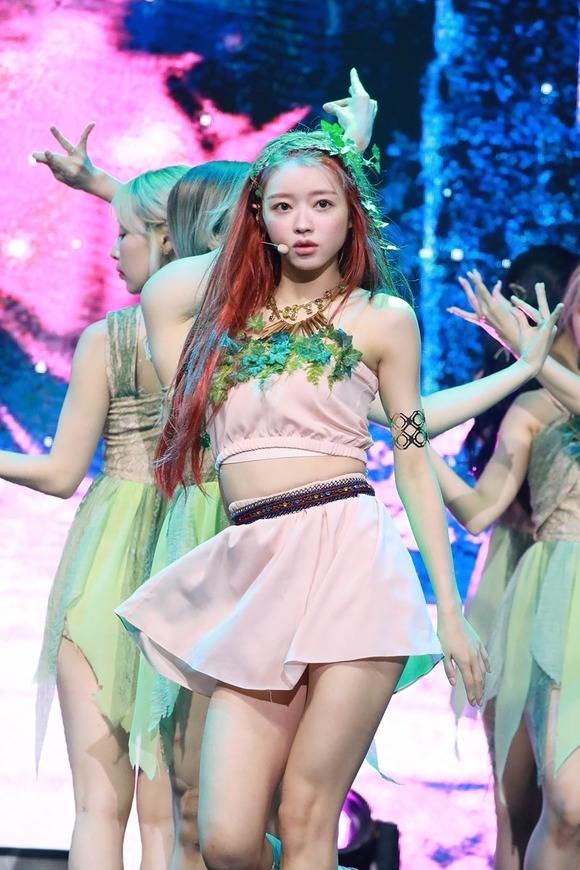 유아는 솔로 데뷔곡 숲의 아이로 본인만의 확실한 색깔을 각인했고 더 쇼에서 1위에 해당하는 더 쇼 초이스를 수상했다. /WM엔터 제공