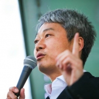  김근식 '뻔뻔한 '문재인 정권'…김경수, 유죄판결 받아도 대선후보라 치켜세워'