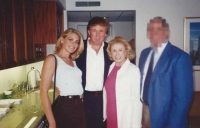  '트럼프가 몸 더듬고 혀 내밀어' 전직 모델 성추행 주장