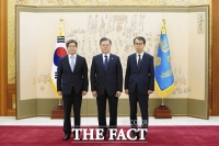  文대통령, 이흥구 대법관에 임명장…'다양한 가치 반영 기대'