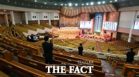 [TF사진관] 수도권교회, '비대면 예배 50인 미만으로 허용'