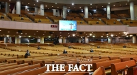 [TF포토] '수도권교회 예배 인원제한 완화'