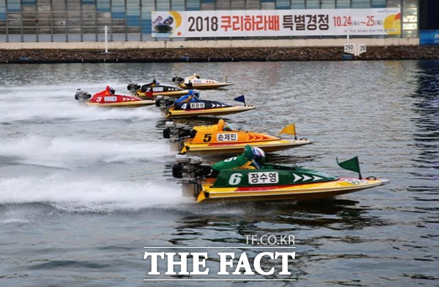 2018 쿠리하라배 특별 경정 레이스 장면./기금조성총괄본부 제공