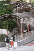 [TF포토] 한 달 만에 등교하는 학생들