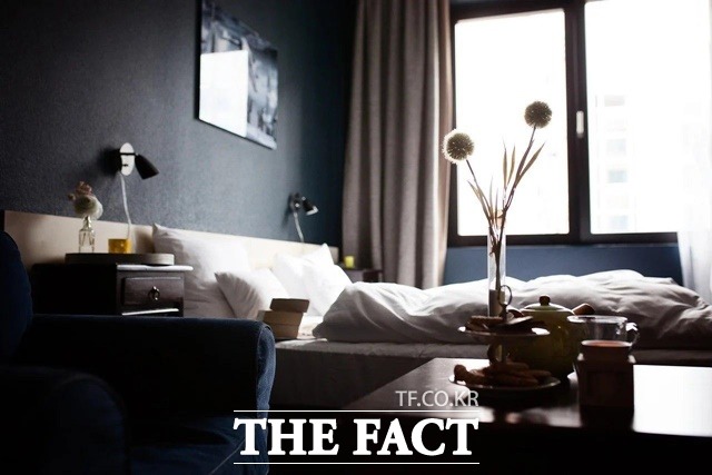 22일 <더팩트> 취재 결과를 종합해보면, 코로나19 재확산 사태에도 불구하고 서울시내 여러 호텔은 자가격리자와 일반 투숙객을 대상으로 동시에 영업을 하고 있다. 사진은 기사 내용과 관계 없음. /픽사베이 제공