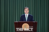  靑 '文대통령, 코로나 검사받을 필요 없는 상황'