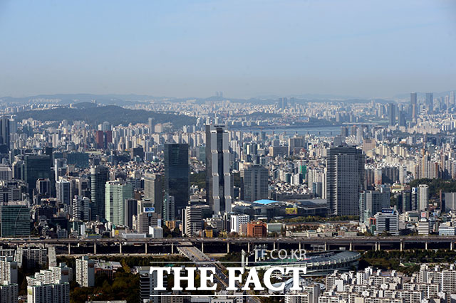 무디스가 한국 기업 절반 이상의 올해 상반기 영업 실적이 신용등급에 부정적인 영향을 끼칠 것이라고 평가했다. /더팩트 DB