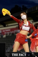 [TF사진관] 무관중에도 열띤 응원하는 LG 치어리더