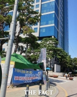  '아이들이 장송곡을 따라 해요' 대기업 사옥 붙박이 시위 사라질까