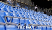 [TF사진관] 관중석은 '텅텅'…코로나19 여파로 썰렁한 야구장