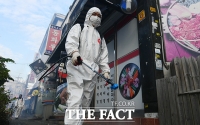 [TF포토] '구석 구석 꼼꼼하게 방역'