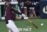 [TF포토] 정밀한 타격머신 이정후