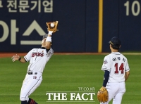 [TF포토] 허경민, '공격 수비 모두 걱정마!'