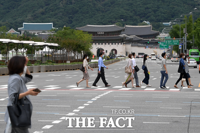 서울시는 광화문광장 리모델링을 완료하면 광화문 일대 상권이 활성화될 것으로 보고 있다. /이선화 기자