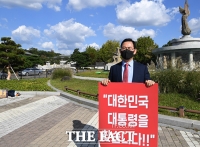 [TF포토] 릴레이 1인 시위 이어가는 주호영 원내대표