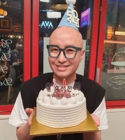  홍석천 '커밍아웃 20년…욕먹느라 참 고생'