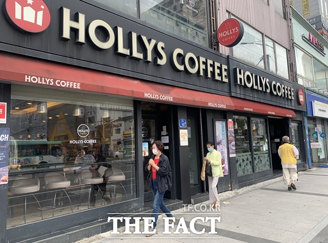 KFC를 운영하는 KG그룹은 28일 커피 프랜차이즈 할리스커피를 인수한다고 밝혔다. /이민주 기자