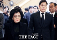  이명희 신세계그룹 회장, 정용진·정유경에 지분 증여