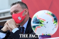 [TF포토] 고심에 빠진 벤투 감독