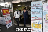 [TF포토] 응급의료센터 나서는 박능후 장관
