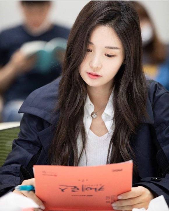 배우 남규리가 카이로스를 통해 엄마 역을 맡고 신성록과 부부로 호흡한다. /남규리 SNS