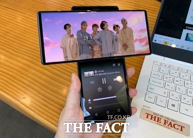 쿠팡이 내달 4일까지 LG전자 스마트폰 신제품 LG 윙 사전예약을 받는다고 29일 밝혔다. /최수진 기자