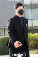 [TF포토] 1인 시위 나서는 이용 의원