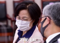  추미애 '왜 文정부 법무장관만 노리는지 다 안다'