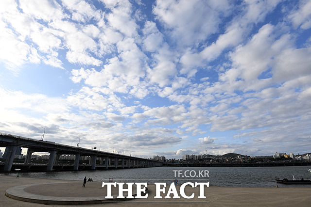 월요일인 5일은 때이른 가을 추위가 찾아올 것으로 보인다. /더팩트 DB