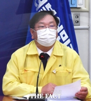  '코로나 시국' 강경화 남편 미국행에 김태년 '부적절한 행위'