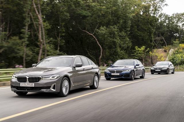 BMW코리아는 5일 비즈니스 세단 뉴 5시리즈(사진)와 투어러 모델 뉴 6시리즈 그란 투리스모를 공식 출시했다. /BMW 제공