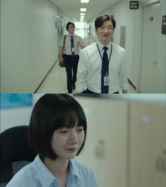 조승우와 배두나가 의미심장한 미소를 보이며 비밀의 숲2의 엔딩을 장식했다. /tvN 비밀의 숲2 캡처