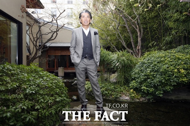 일본 출신 패션 디자이너 겐조가 코로나19 합병증으로 인해 81세 나이로 별세했다. /AP.뉴시스