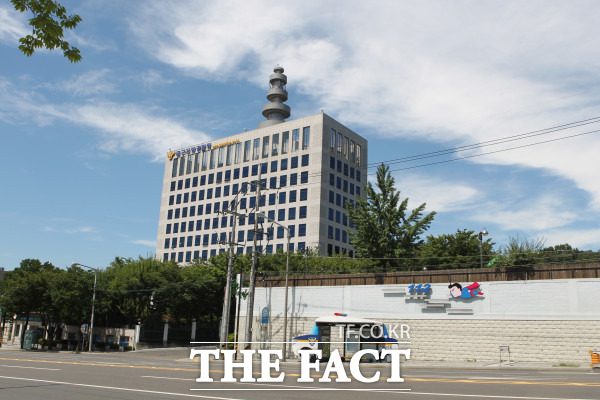 권익위원회에서 부패행위로 대구지방경찰청과 대구지방검찰청에 이첩된 사건들이 처리기간인 60일을 넘기고 있어 법률개정이 필요하다는 지적이 나왔다.사진은 대구지방경찰청 전경. / 대구지방경찰청 제공